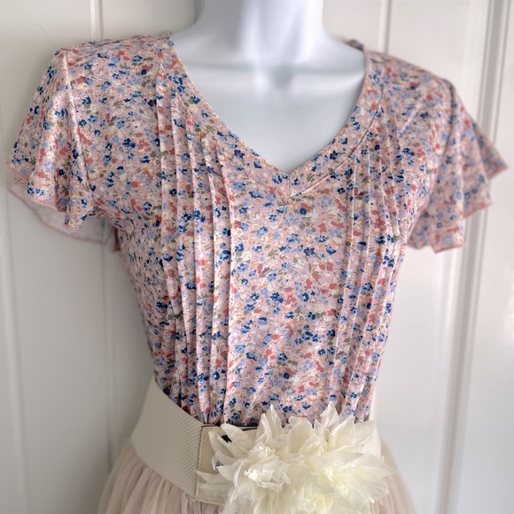Boutique Floral Flutter Sleeve Pleated V Neck Dressy Blouse Tunic Sz Small NWT - Picture 4 of 10